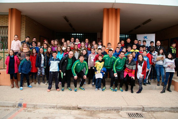 Jugadores del Jaén FS visitan a los escolares del CEIP Virgen de la Fuensanta de Huelma