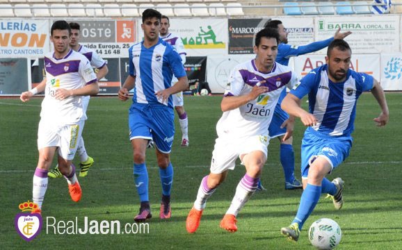 El Real Jaén sufre la remontada del líder y sigue en caída libre