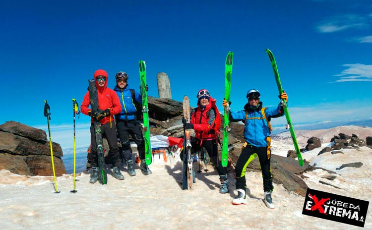 El Club V-da Extrema alcanza la cumbre del Mulhacén