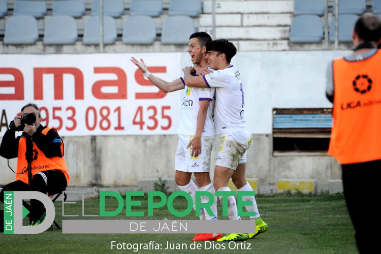 El Real Jaén doblega al Marbella FC y sigue respirando