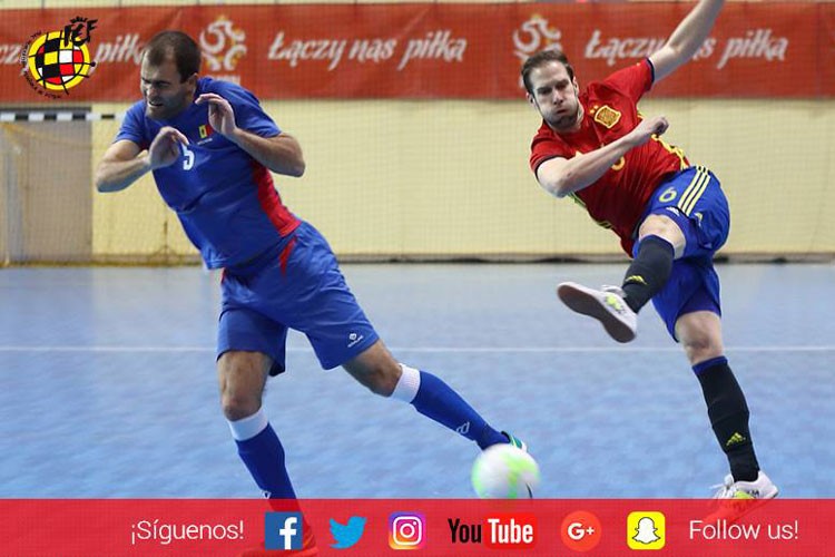 Solano debuta con un gol en la victoria de la Selección Española
