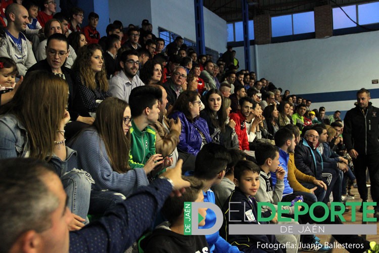 La afición en el pabellón de San Andrés (Atlético Mengíbar – Baeza FS)