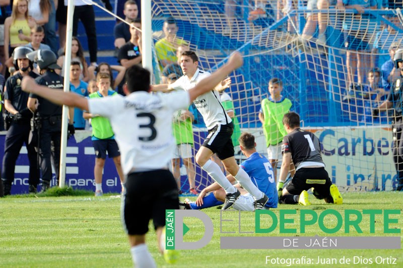 El Linares Deportivo cae ante el Burgos y desciende a Tercera