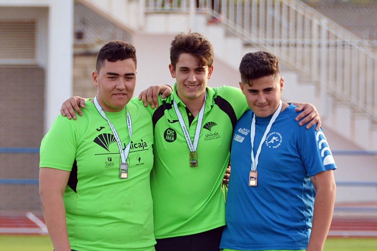 Los atletas jiennenses triunfan en el Campeonato Andaluz Juvenil al aire libre