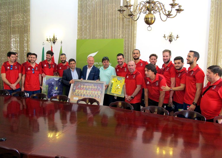 Francisco Reyes recibe en el Palacio Provincial al Jaén FS tras la conclusión de la temporada