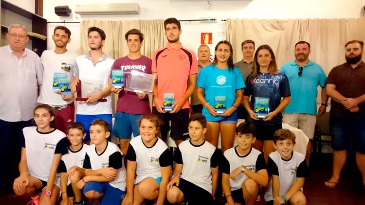 La selección jiennense de tenis se impone en el Campeonato de Andalucía de Loja