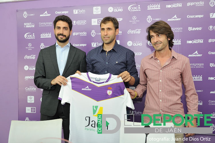 El Villacarrillo CF muestra su enfado con el Real Jaén por su gestión de los fichajes