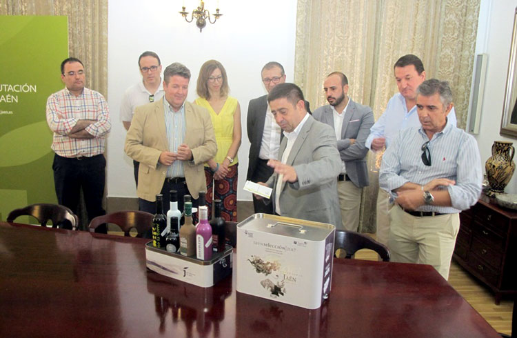Los aceites ‘Jaén Selección’ se promocionarán en todas las etapas de la Vuelta Ciclista a España