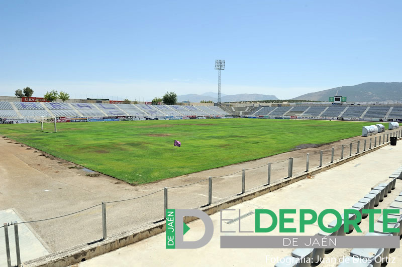 El Ayuntamiento de Jaén trabaja para sembrar en julio el nuevo césped de La Victoria