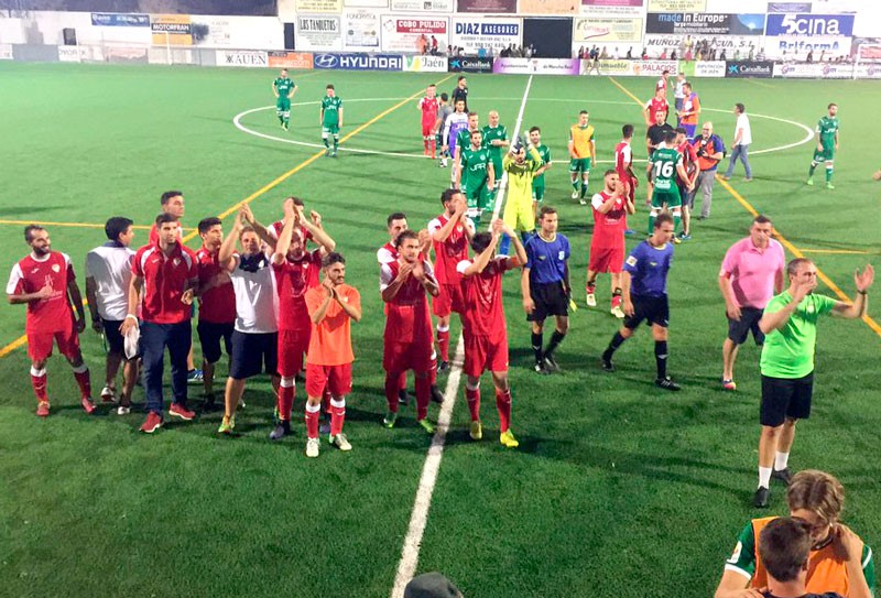 El Martos vence al Atlético Mancha Real en un festival de goles