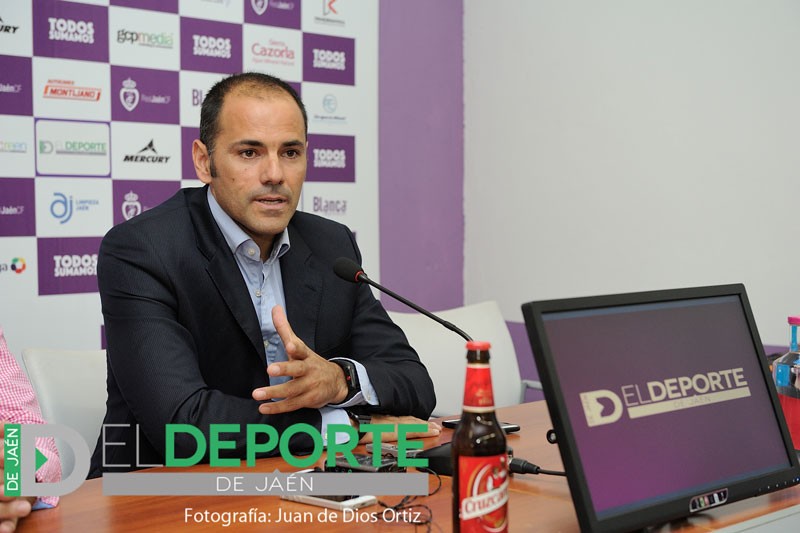 Salva Ballesta firma con el Real Jaén para “profesionalizar al equipo” y trasladarle su “personalidad”