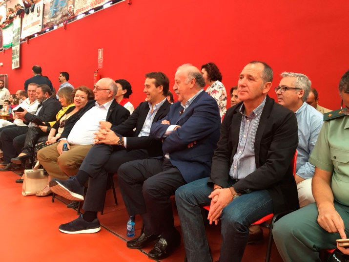 Lopetegui y Del Bosque asisten a la IV torneo de fútbol sala en el ‘Álvaro del Bosque’ de Carboneros