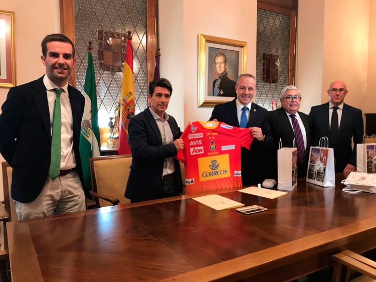 La marca de ‘Jaén’ y su aceite de oliva se proyectarán a través del balonmano español