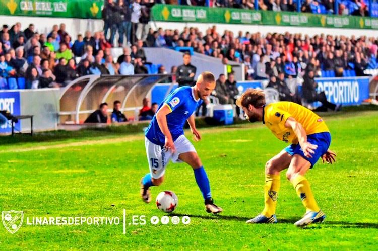 Reparto de puntos entre Linares Deportivo y Huétor Tájar