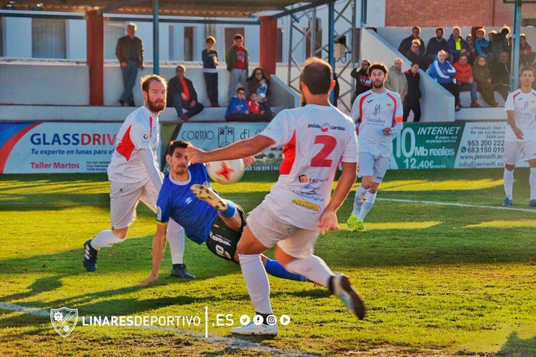 El Martos CD se lleva el duelo provincial ante el Linares Deportivo