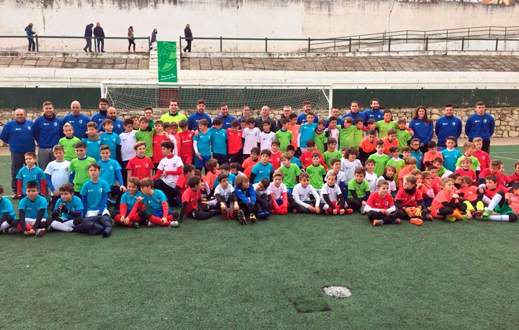 Alrededor de cien promesas del fútbol jiennense se reunieron en el XVI Memorial Quico Álvarez