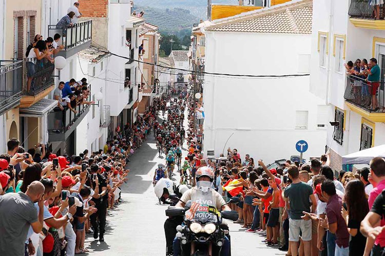 Cambios de circulación en Valdepeñas de Jaén por el paso de La Vuelta Ciclista