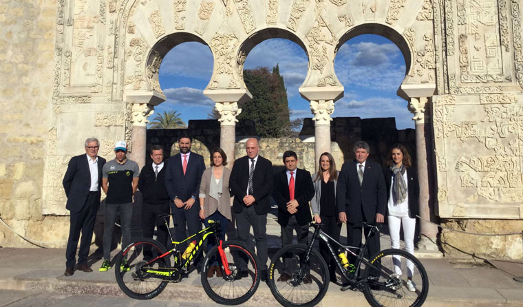 Reyes destaca en Córdoba la promoción del turismo activo y de naturaleza que representa la Andalucía Bike Race