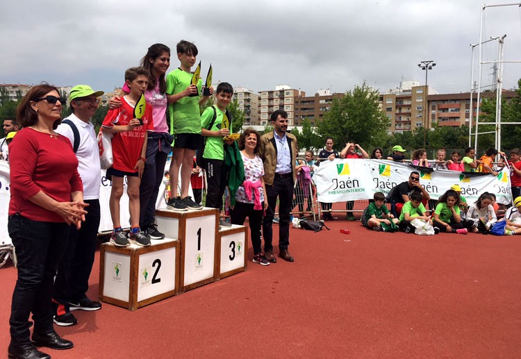 El Meeting Internacional de Atletismo ‘Jaén, paraíso interior’ recibe a unos 700 escolares de la capital