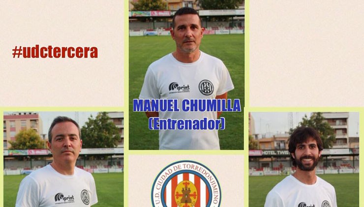 Manolo Chumilla y su cuerpo técnico seguirán al frente de la UDC Torredonjimeno una temporada más