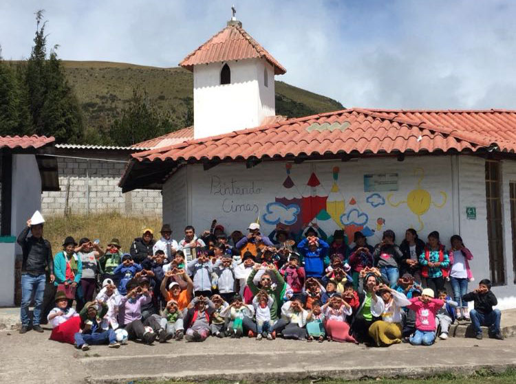 El proyecto solidario ‘Pintando Cimas’ cubre su tercer objetivo en zonas rurales de Ecuador
