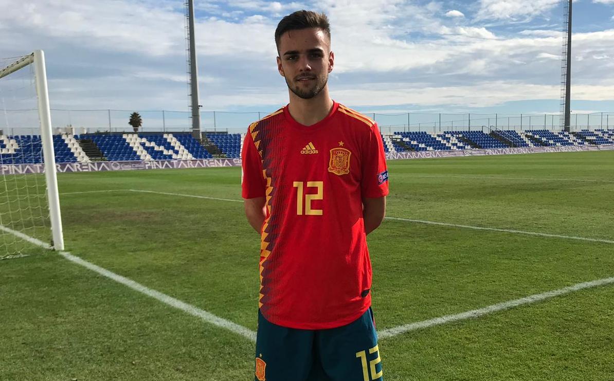 El linarense Ismael Casas juega con la selección española Sub-18 contra Portugal