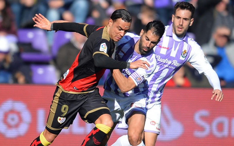 El Valladolid de Javi Moyano inicia el año con un tropiezo ante el Rayo Vallecano