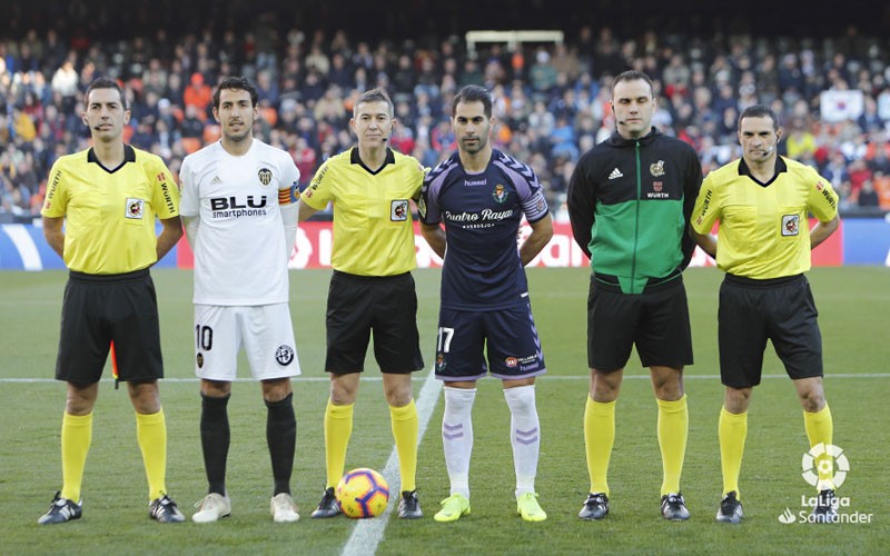 Javi Moyano, titular en el empate del Valladolid en Mestalla