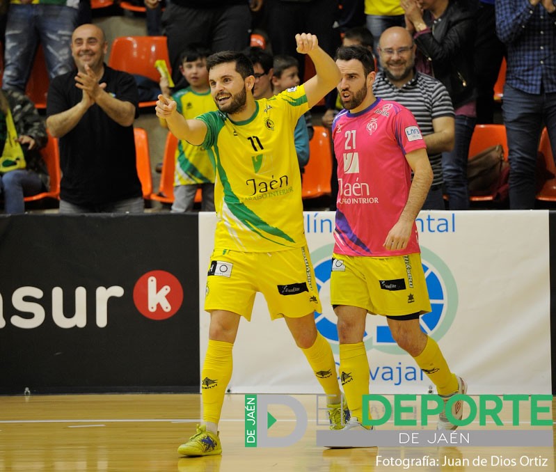 Dani Martín y Míchel celebran el tanto frente al Peñíscola El Jaén FS vence al Peñíscola en La Salobreja.