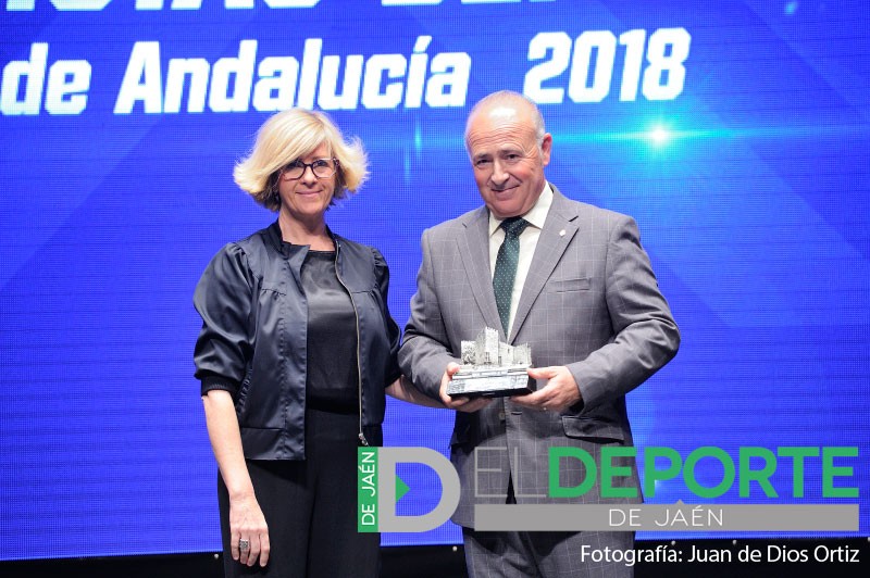 Germán Aguayo recibe el premio del Jaén FS