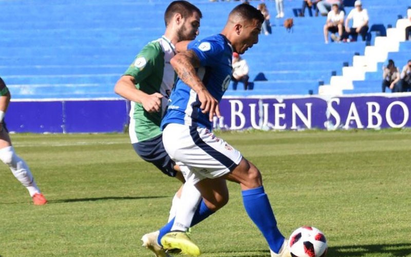 Oportunidad perdida para el Linares Deportivo tras su tropiezo ante el Torremolinos