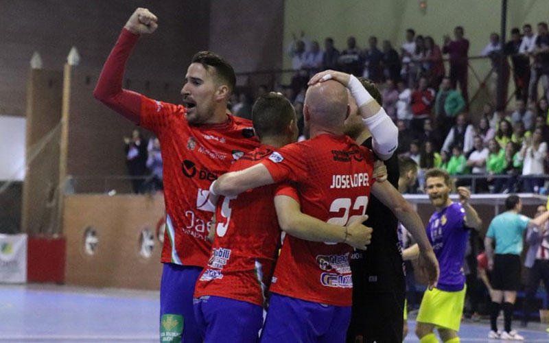 El Mengíbar FS acecha el segundo puesto tras ganar a Santiago Futsal