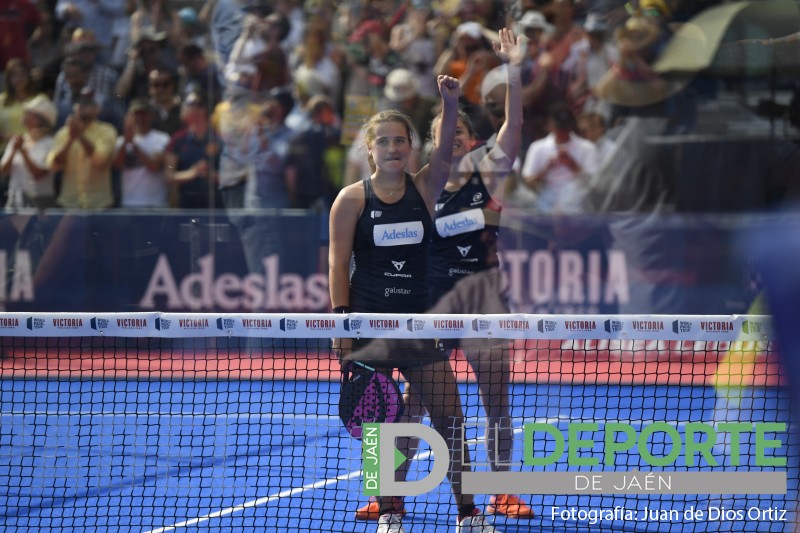 Ariana Sánchez y Ale Salazar celebran su victoria en el Jaén Open 2019