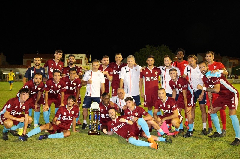 El Linares Deportivo se adjudica el 'Trofeo Rosa del Azafrán' El Linares Deportivo se adjudica el 'Trofeo Rosa del Azafrán'
