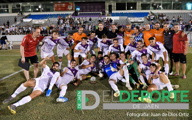 El Real Jaén golea e ilusiona en su triunfo en el Trofeo El Olivo