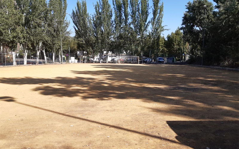 El Ayuntamiento de Jaén ejecuta mejoras en el campo de fútbol del Puente de la Sierra