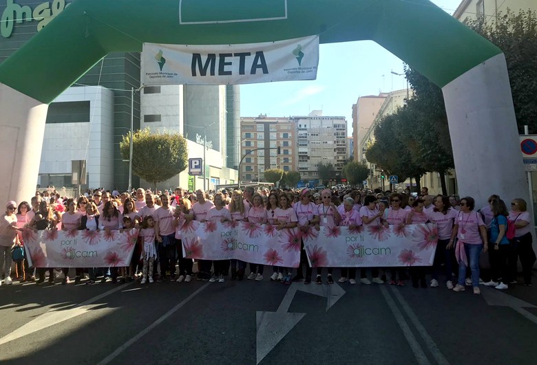 Unas 5.000 personas participaron en la marcha ‘Jaén se viste de rosa’