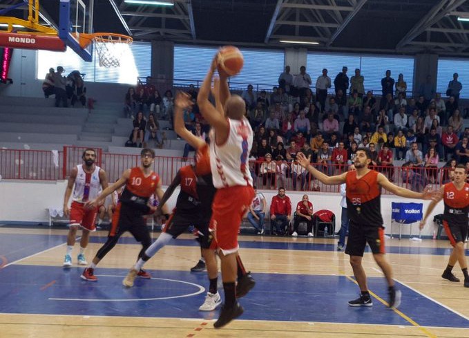 Andújar impone su superioridad ante Martos mientras Cazorla cae contra el líder