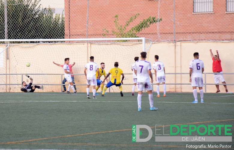 Al Real Jaén se le escapa la victoria tras ponerse 0-2 en Huétor Tájar