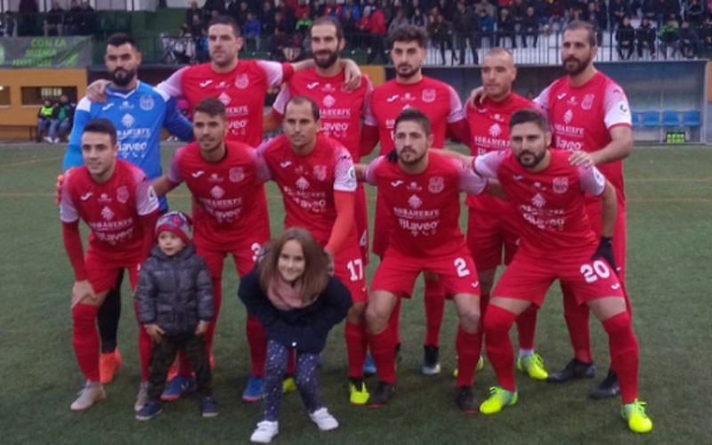 Mancha Real y Torreperogil empatan sin goles en un derbi marcado por la lluvia