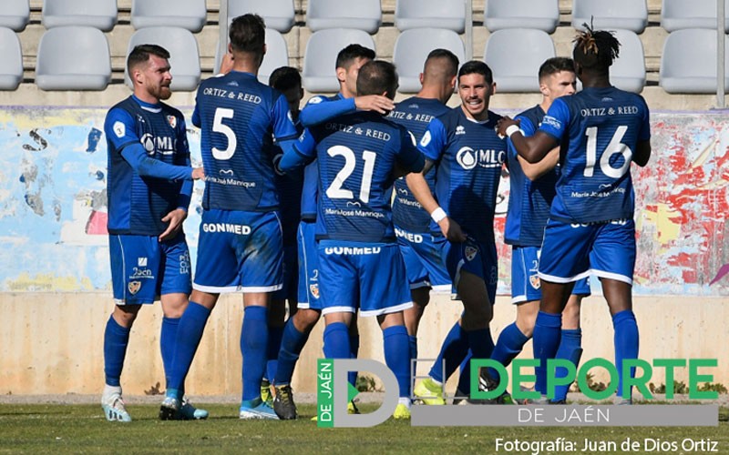 El Linares Deportivo muestra sus armas al final de la primera vuelta