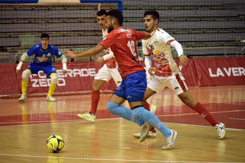 El Mengíbar FS rescata en Murcia un punto en los últimos instantes