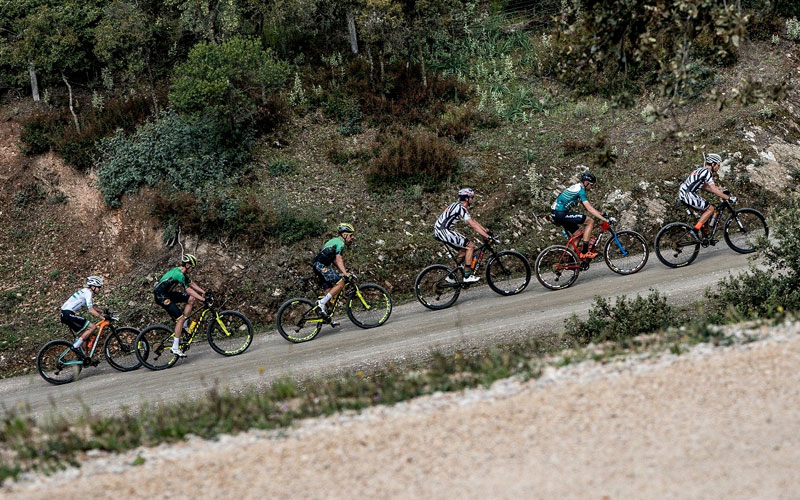 Las Fuentezuelas y el Embalse del Quiebrajano, salidas y llegadas para la Andalucía Bike Race 2021