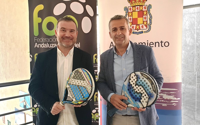 Convenio entre Ayuntamiento y FAP para la celebración de nueve torneos de pádel