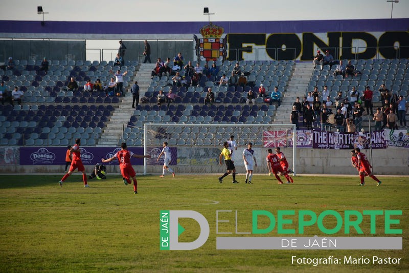 Un gol de Toni da un triunfo histórico al Torreperogil en La Victoria