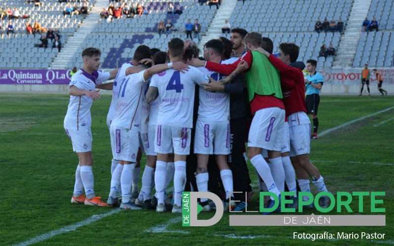 Jorge Vela y De la Calzada salvan al Real Jaén ante el Huétor Vega