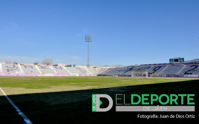 El Real Jaén muestra la evolución de los trabajos en el césped de La Victoria