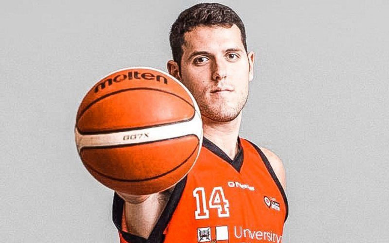 Álvaro García, el tosiriano que destaca en el baloncesto británico