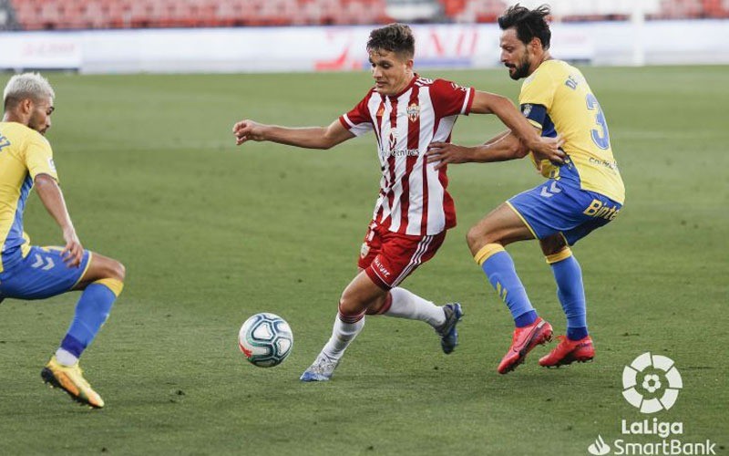 Corpas, «muy contento» por renovar dos temporadas más con la UD Almería