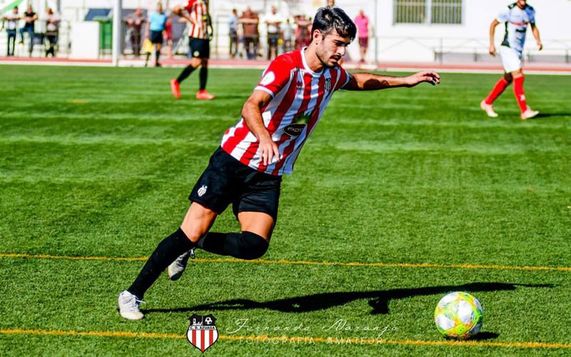 marco di menno en un partido con el cd azuaga